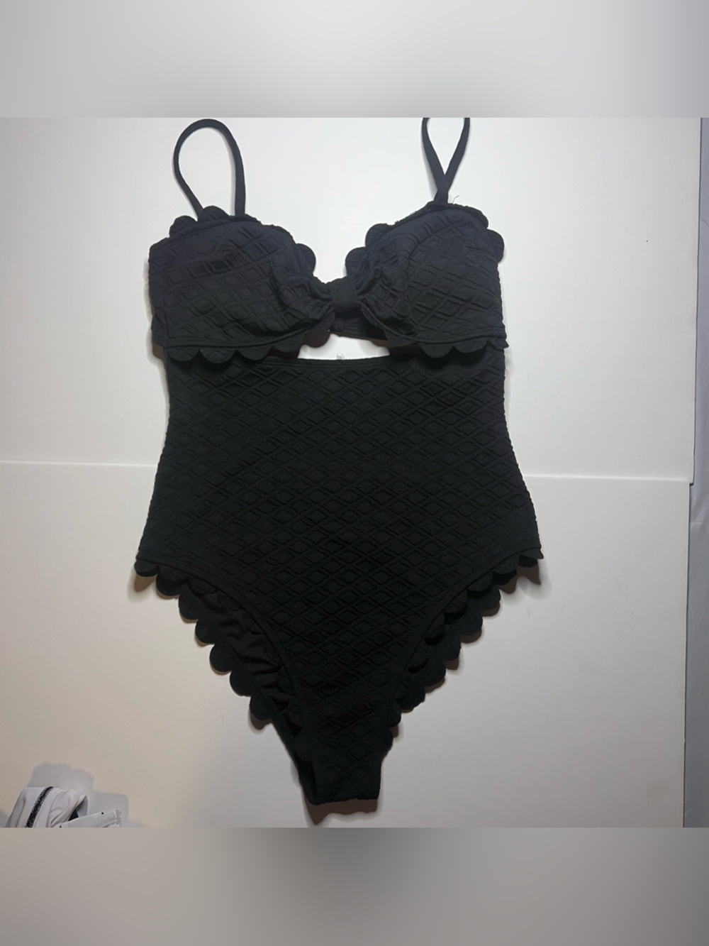 Cupshe Black Textured Scallop-Edge Camisole